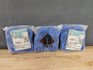lot 304 image: 165 Brand New Blue Plain Silicone Wristbands - 3 Packs