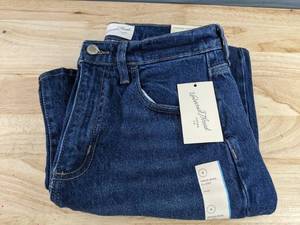 lot 306 image: Brand New Womens Universal Thread High-Rise Flare Jeans, Size 6 Short