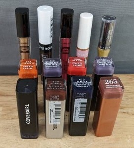 lot 358 image: 14 New CoverGirl Lipsticks and Concealers Assorted Shades