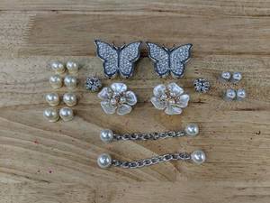 lot 343 image: Brand New 20-Piece Set of Bling Shoe Croc Charms Including Butterflies and Flowers