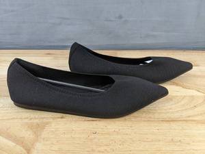 lot 345 image: Brand New TBB Womens Pointed Toe Flats, Knit Ballet with Arch Support, Size 9