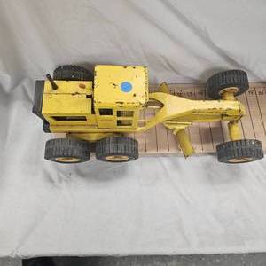 lot 12 image: Tonka Classic 70s Era Road Grader