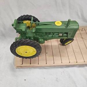 lot 16 image: Ertl John Deere Model 60