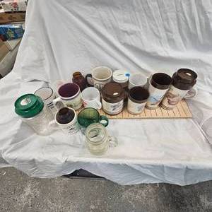 lot 25 image: Les Kouba Coffee Mugs wmisc Coffee Mugs