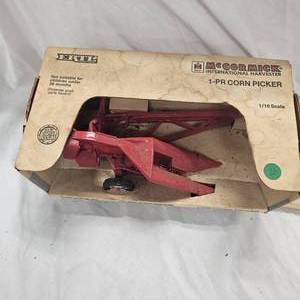 lot 42 image: Ertl McCormick Corn Picker, boxed