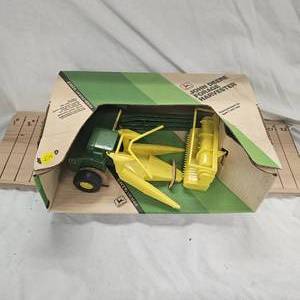 lot 43 image: John Deere Forage Harvester, in box