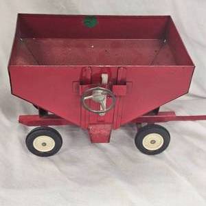 ERTL 1/16th ScaleRed Steel Gravity Wagon