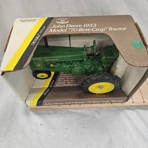 lot 10 image: Ertl John Deere 1953, As New in Box