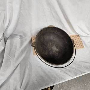 lot 104 image: Griswold 4 Stew Pot Erie 782A