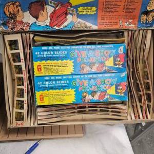 lot 108 image: View Finder w Color Projector Slides