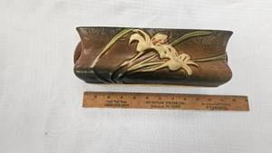 lot 7 image: Roseville Zephyr Lily Planter