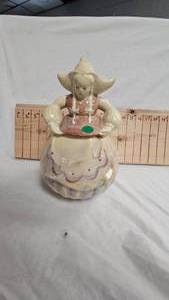 lot 12 image: Vintage Red Wing Yellow and Brown Dutch Girl Cookie Jar