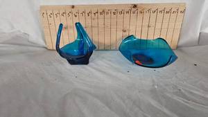 lot 29 image: Viking Bluinque glass bowl and Viking Art Glas Sculpture bowl
