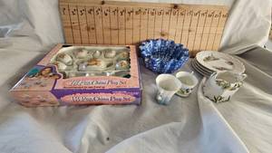 lot 36 image: China Tea Set, Blue Speckled Ruffled Dish,Tea Plates with Kittens, Cups, Etc