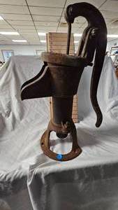 lot 47 image: Cast Iron Water Hand Pump