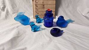 lot 51 image: Satin Blue Glass Bunny and Bird alon with Glass Bird Art Sculptures