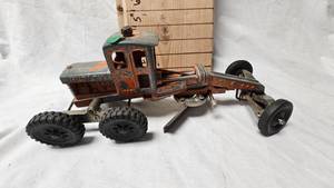 lot 57 image: Hubley Die Cast Road Grader