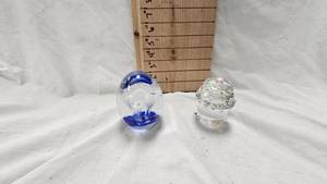 lot 59 image: Art Glass Paperweight, Blue with Flowers and Crystal Cupcake