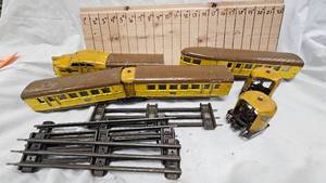 lot 70 image: Lionel Train Union Pacific(4 Cars, Tracks and Accessories as shown)