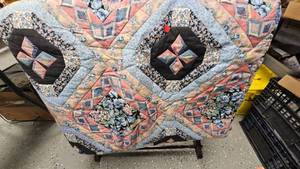 lot 81 image: 10x12 Handmade Quilt