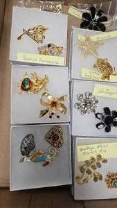 lot 82 image: Assorted Jewelry Vintage Lot, signedmarked pictured