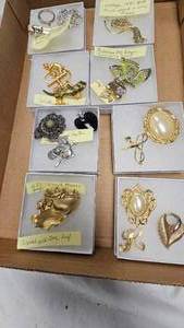 lot 84 image: Vintage Assorted Jewelry Lot