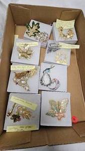 lot 85 image: Vintage Assorted Jewelry Lot