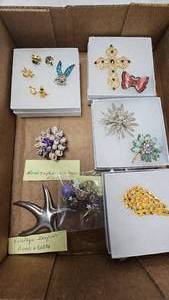 lot 86 image: Vintage Assorted Jewelry Lot, silver with inlay and other