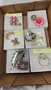 lot 92 image: Vintage Jewelry Assortment