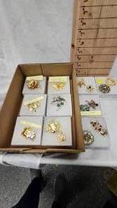 lot 93 image: Vintage Jewelry Assortment