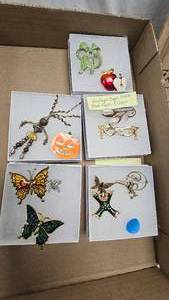 lot 100 image: Vintage Jewelry Assortment