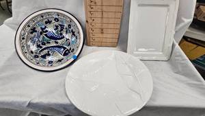 lot 147 image: Tuniasia Aqua Fish Serving Bowl, Assorted Serving Trays Lot, all in excellent condition
