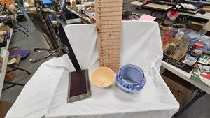 lot 157 image: Watt Ware and Vintners Reserve Wine Bottle Opener