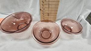 lot 165 image: Lot of 3 Nesting Pyrex Bowls in Cranberry