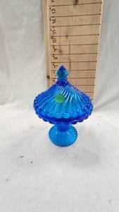 lot 166 image: Westmoreland Blue Swirled Candy Dish