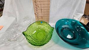 lot 173 image: Teal Bowl, Avacado Green Dish, Crystal  Clear Glass Bowls (4)