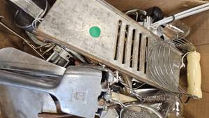 lot 178 image: Assorted Vintage Kitchen Gadgets