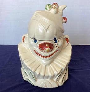 lot 1 image: Vintage McCoy Clown Cookie Jar
