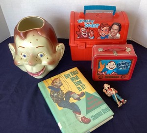 lot 10 image: Howdy Doody Cookie Jar and Memorabilia