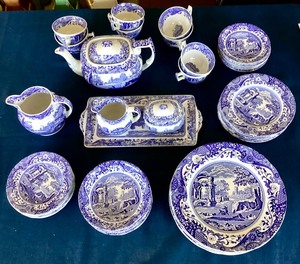lot 19 image: Set of Spode Blue  White Italian Dinnerware