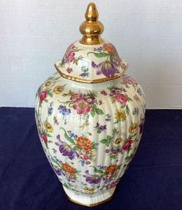 lot 22 image: Boch Freres Keralux Fleurs de Saxe Urn