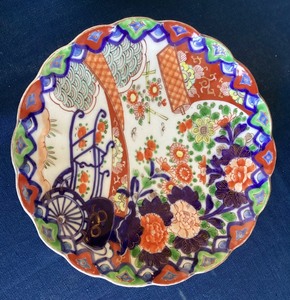 lot 27 image: Vintage Chinese Imari Plate