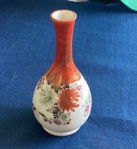 lot 28 image: Antique Japanese Kutani Ware Vase