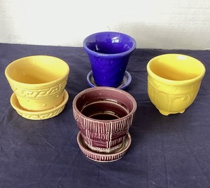 lot 65 image: Group of 4 Small Vintage McCoy Flowerpots