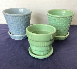 lot 66 image: Group of 3 Vintage Flowerpots
