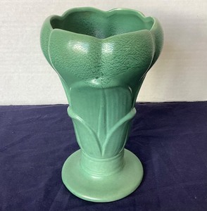 lot 69 image: Rumrill Pottery Crocus vase