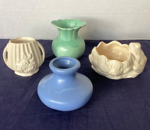 lot 71 image: Group of 4 Small Pottery Vases