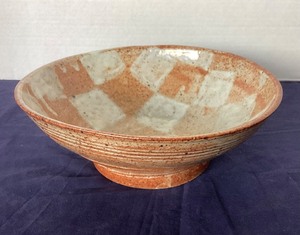 lot 73 image: Taeko Tanaka Studio Pottery Bowl