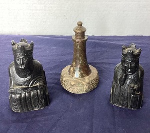 lot 81 image: Group of Small Vintage English Souvenir Novelties