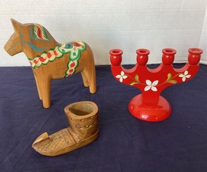 lot 83 image: Group of Scandinavian Wooden Collectibles